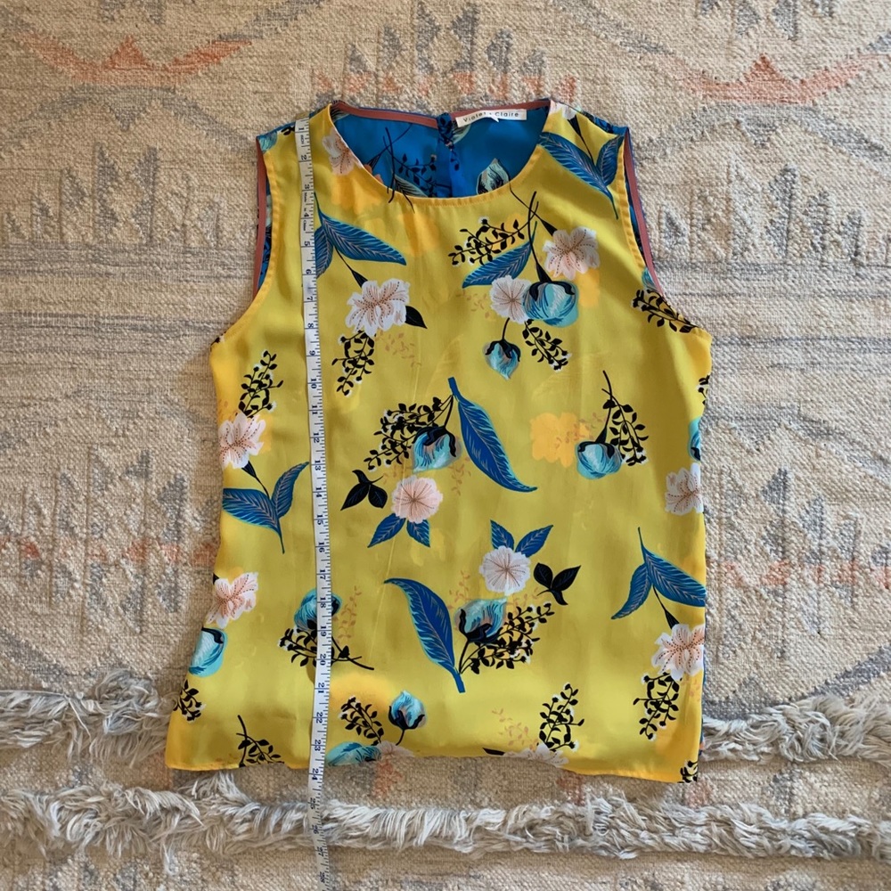 Floral Sleeveless Blouse - Picture 2 of 7